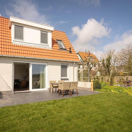 Great Farmhouse In De Cocksdorp With Garden Екстериор снимка