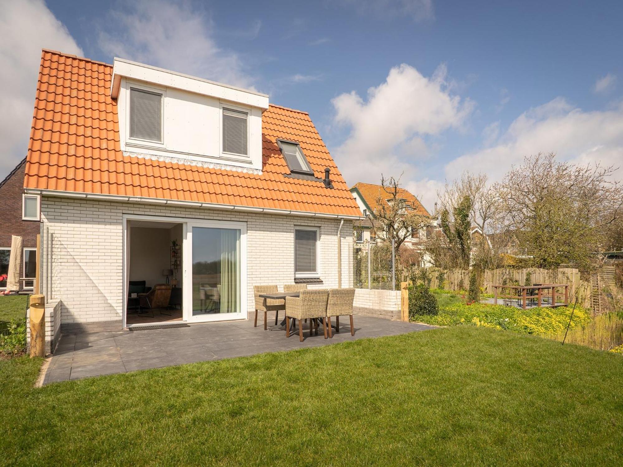 Great Farmhouse In De Cocksdorp With Garden Екстериор снимка