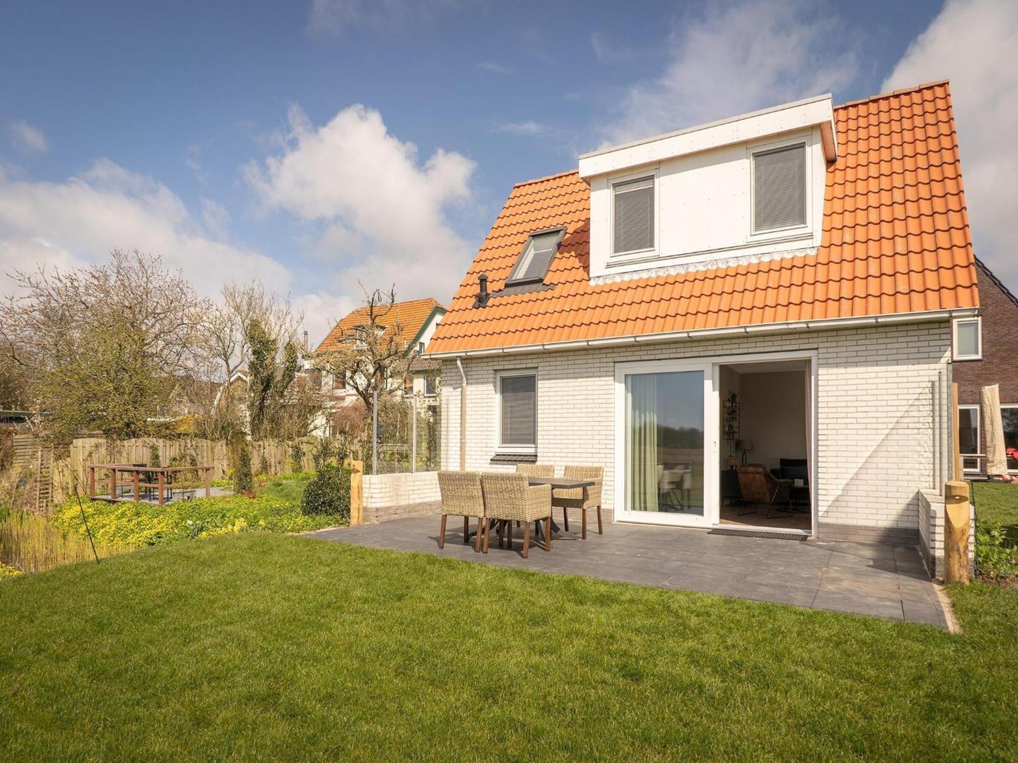 Great Farmhouse In De Cocksdorp With Garden Екстериор снимка