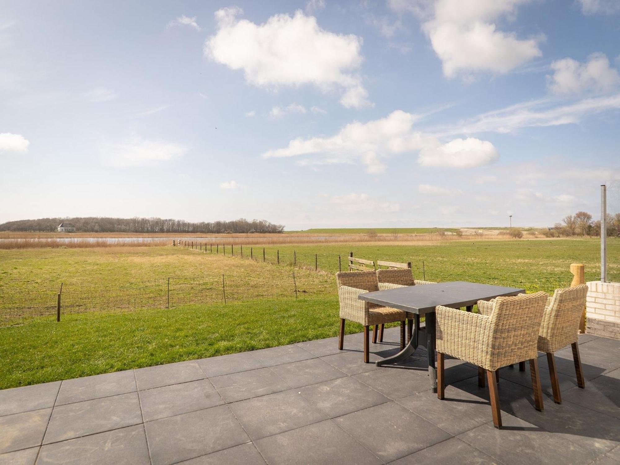 Great Farmhouse In De Cocksdorp With Garden Екстериор снимка
