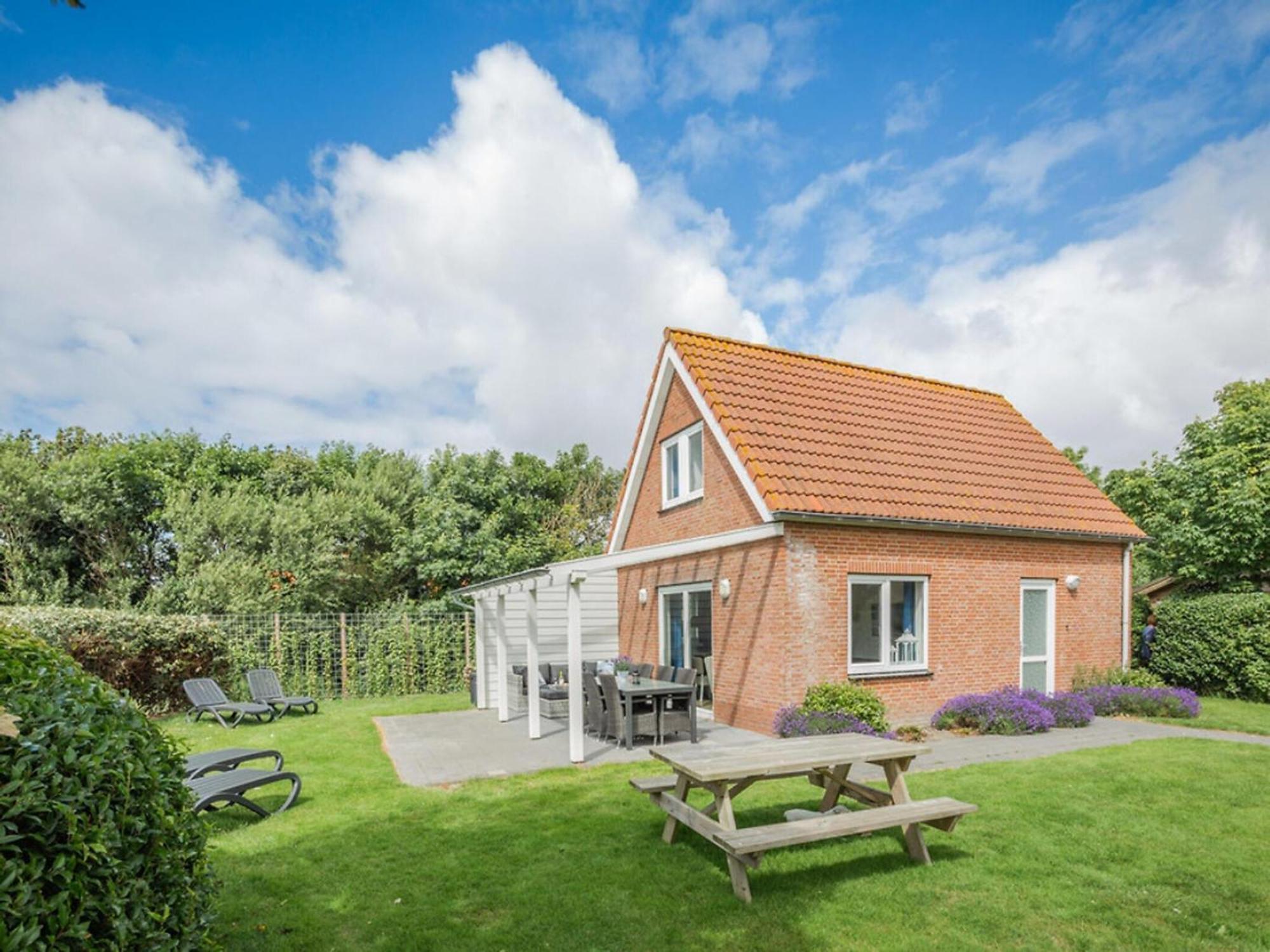 Great Farmhouse In De Cocksdorp With Garden Екстериор снимка